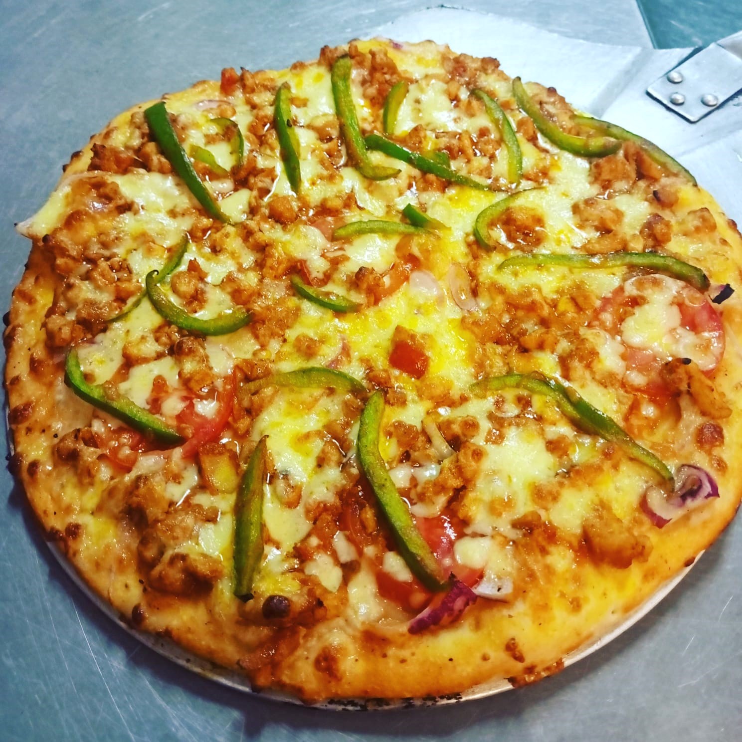 spicy chicken tikka pizza