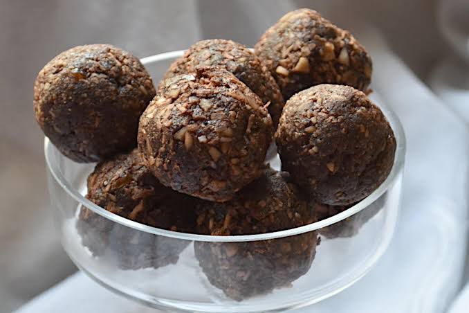healthy date truffles